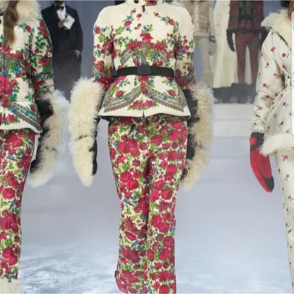 Moncler Pants - NWT Moncler Red Floral Cream Base Chic Edgy Feminine Grenoble Ski Pants Size 42
